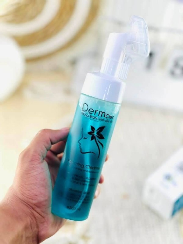 غسول Derm Clear للبشرة الجافة
